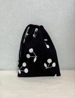 ハンドメイド　巾着袋　コップ袋　給食袋　ブラック　ホワイト　チェリー　さくらんぼ