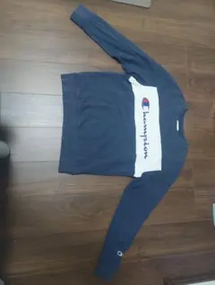 トレーナー Champion ネイビー Mサイズ 色あせ、穴あき