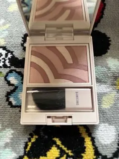 DECORTÉ パウダーチーク ケース付き