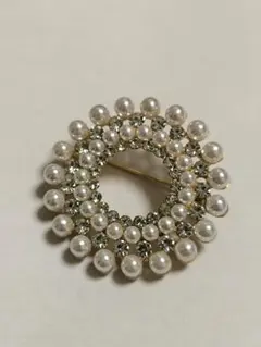 パールとクリスタルの円形ブローチ　サークル