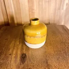 小さなフラワーベース　花瓶