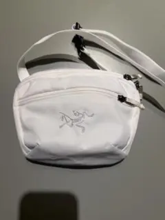 非売品】ARC'TERYX 赤 グレー アークテリクス新宿 ノベルティポーチ