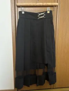 黒 プリーツスカート ゴールドバックル付き