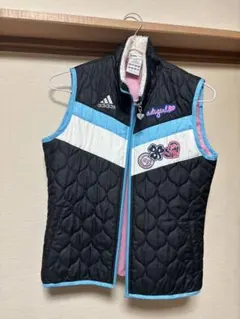 adidas キッズ ダウンベスト 黒/青/白