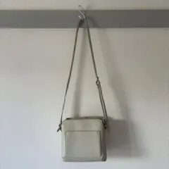 ライトグレー ショルダーバッグ