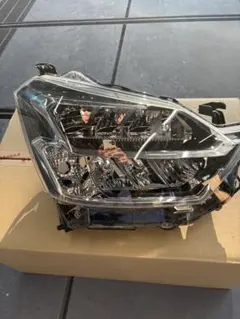 ミライース LA360S 右ヘッドライト　LEDのサムネイル