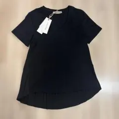 【新品、タグ付き】RINASCIMENTO Vネック プリーツ Tシャツ 黒 Sのサムネイル