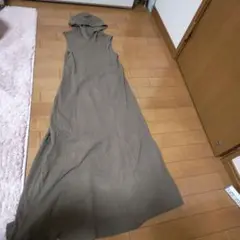 カーキ フード付き ノースリーブ ロングワンピース