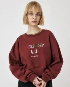 MOUSSY クロップドスウェット　ショート丈　赤　ロゴ刺繍　トップス