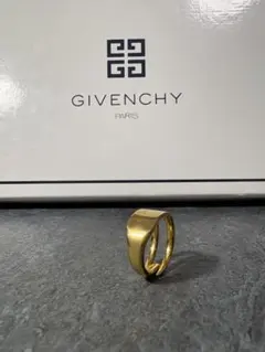 Givenchyゴールドリング19号前後