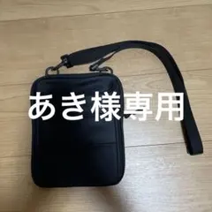 ペン差し付き　撥水ショルダーバッグ　サコッシュ　黒