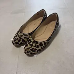 Clarks ヒョウ柄 フラットシューズ