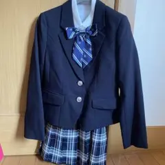 紺のブレザーとスカート