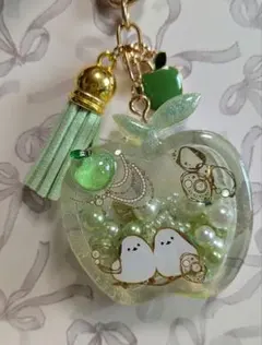 No.1643 レジン　キーホルダー　シマエナガ　りんご　シャカシャカ　緑