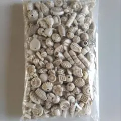 ゴールドライン入り　アクリルビーズ　白　230グラム