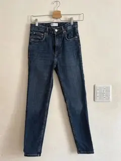 ZARA ダークブルー スキニージーンズ