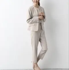 ノーカラージャケットパンツスーツ