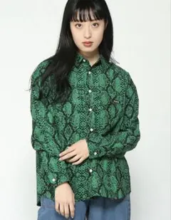 未使用　SNAKE PATTERN SHIRT X-girl シ　グリーンのサムネイル
