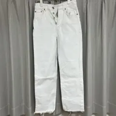 ⁠00s デニムパンツ ホワイト ZARA 裾フリンジ カットオフ　EUR34のサムネイル