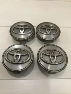 トヨタ　純正　ホイールキャップ　3 センター　オーナメント