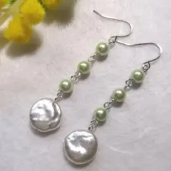 ハンドメイドピアス　212　　　　　　淡水パール調コイン型ビーズ