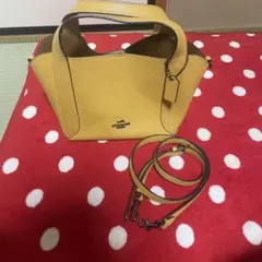 COACH イエロー ハンドバッグ ショルダーストラップ付き