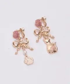 猫モチーフ×リボンイヤリング　ゴールド　ピンク　ホワイト　アクシーズファム