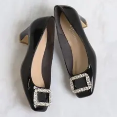 artemis by DIANA ビジューバックルスクエアトゥパンプス