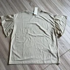 新品タグ付きSamansa Mos2 blue フリル袖 ベージュ Tシャツのサムネイル
