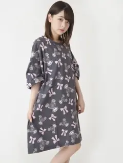 Ank Rouge クマ リボン 総柄 Tシャツ グレー　ビッグTシャツのサムネイル