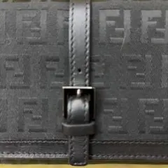 FENDI ロゴパターン 長財布