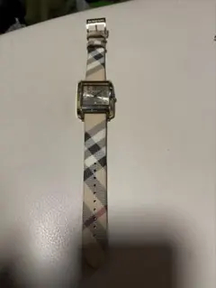 動けない　Burberry アナログ時計 シンプル　芯なし