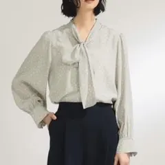 Demi-Luxe BEAMS / 変形ドット ボウタイブラウス　¥22,000のサムネイル