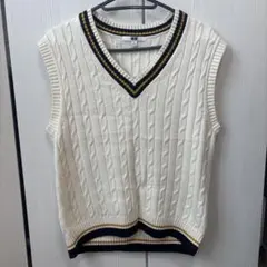UNIQLO アイボリー ケーブル編み Vネック ニットベスト