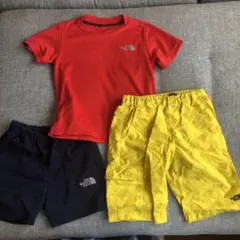 THE NORTH FACE 赤Tシャツと黄、紺ショートパンツセット