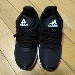【未使用に近い】 adidas ブラック/ホワイト スニーカー23.5㎝男女兼用