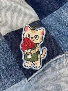 猫の花束刺繍ブローチ