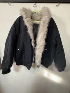 早い者勝ちです 1時間事でお値段上げさてもらいますファー付き黒ジャケット