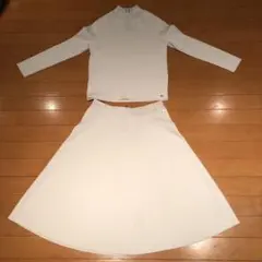 【超美品】TOMMY HILFIGER ニットセットアップ スカート　白