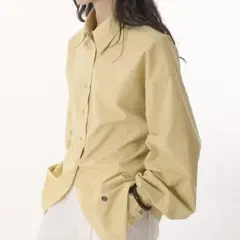 MUHET バックボタンギャザースリーブシャツ　ミュエータのサムネイル