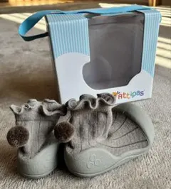 【美品】Attipas ベビーシューズ ポンポン カーキ L 12.5cm