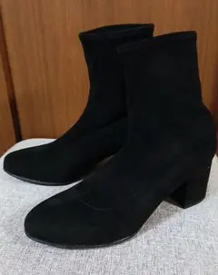 UNIQLOブラックスエードショートブーツ