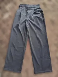 グレー ワイドパンツ プリーツ入り