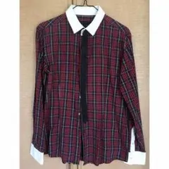 赤と黒のチェック柄シャツ