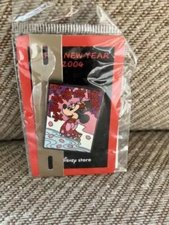 ディズニーストア　ミニーマウス お正月　ピンバッジ 2004 レトロ