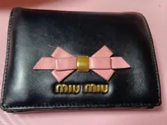 miu miu リボン付き折り財布 黒/ピンクんのサムネイル