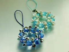 青と白のビーズのストラップチャーム2個セット