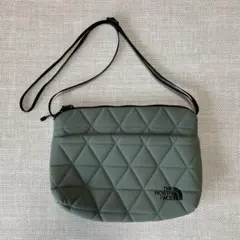 THE NORTH FACE ジオフェイスポーチ〈カーキ〉ユニセックス