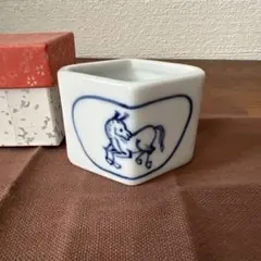 和峰作　菱馬蓋置　干支　馬の絵 白磁 角型器 箱付き　茶道具