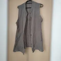 グレー ストライプ ベスト 前面ボタンポット付き